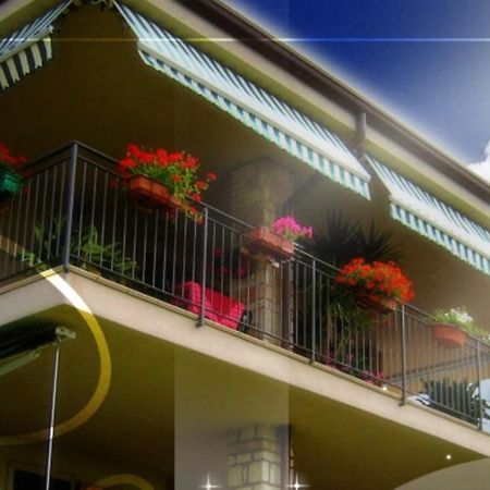 Ladi'S B&B Бардолино Экстерьер фото